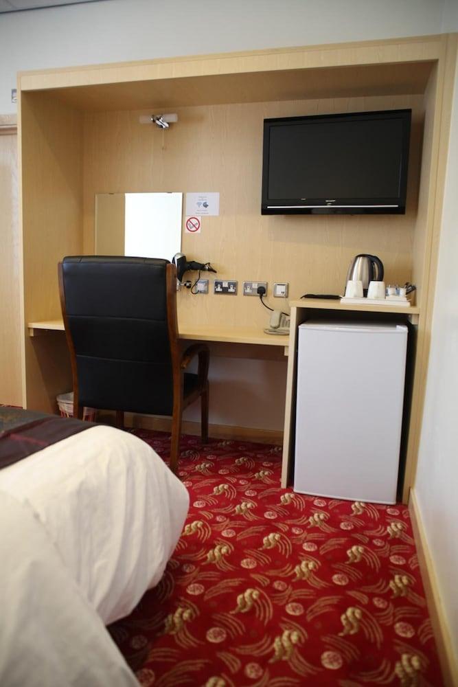 Cambridge Hotel Хъдърсфийлд Екстериор снимка