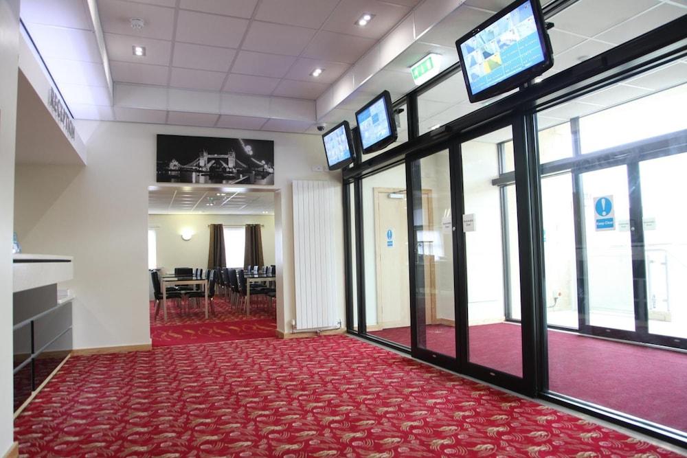 Cambridge Hotel Хъдърсфийлд Екстериор снимка