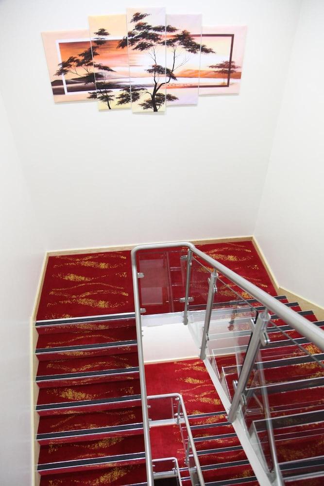 Cambridge Hotel Хъдърсфийлд Екстериор снимка