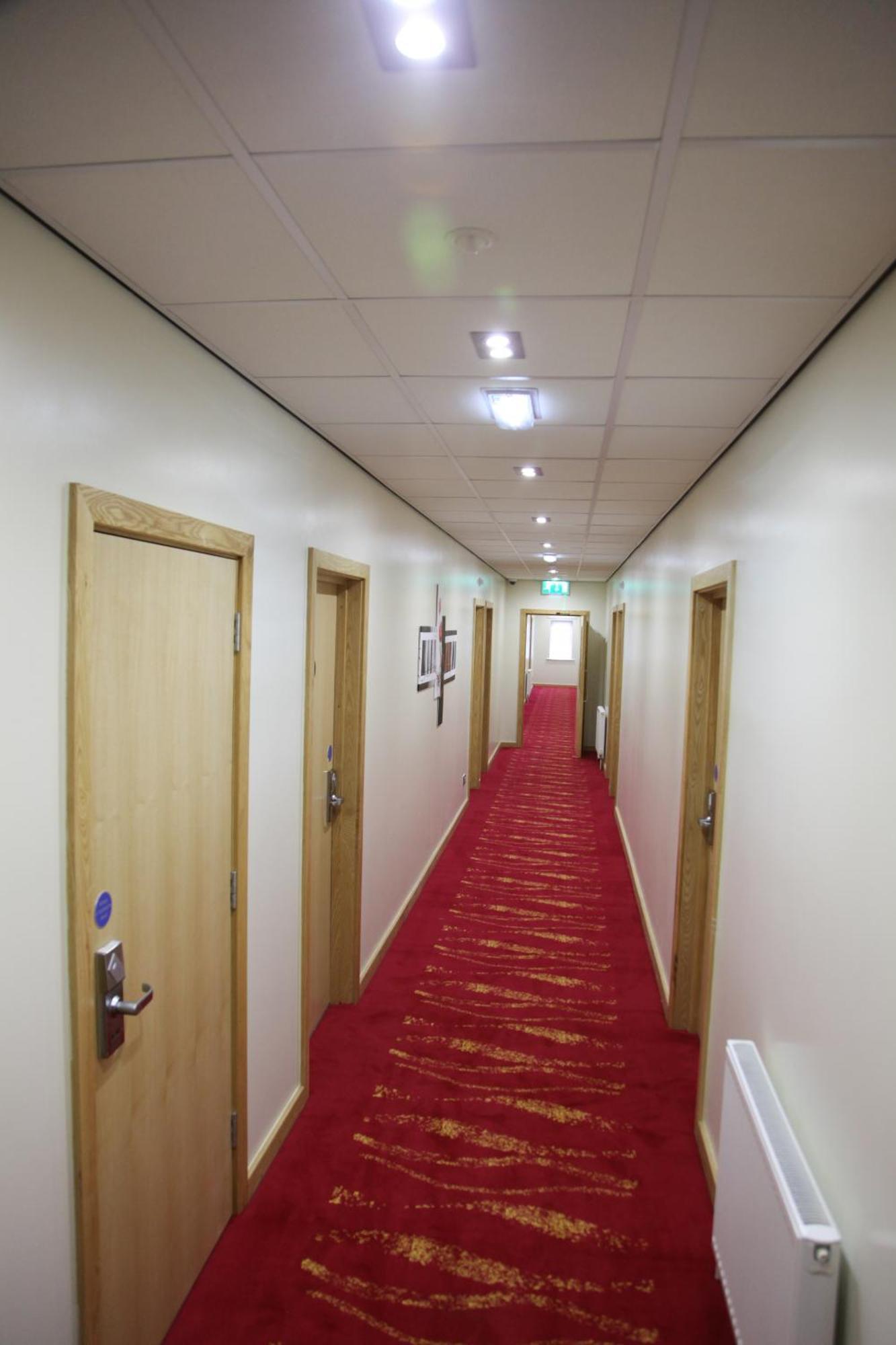 Cambridge Hotel Хъдърсфийлд Екстериор снимка
