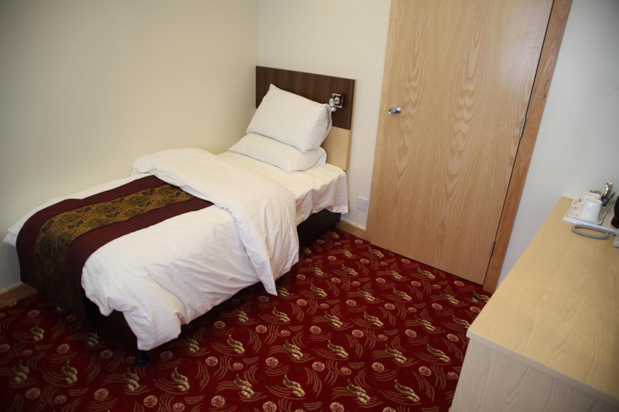 Cambridge Hotel Хъдърсфийлд Стая снимка