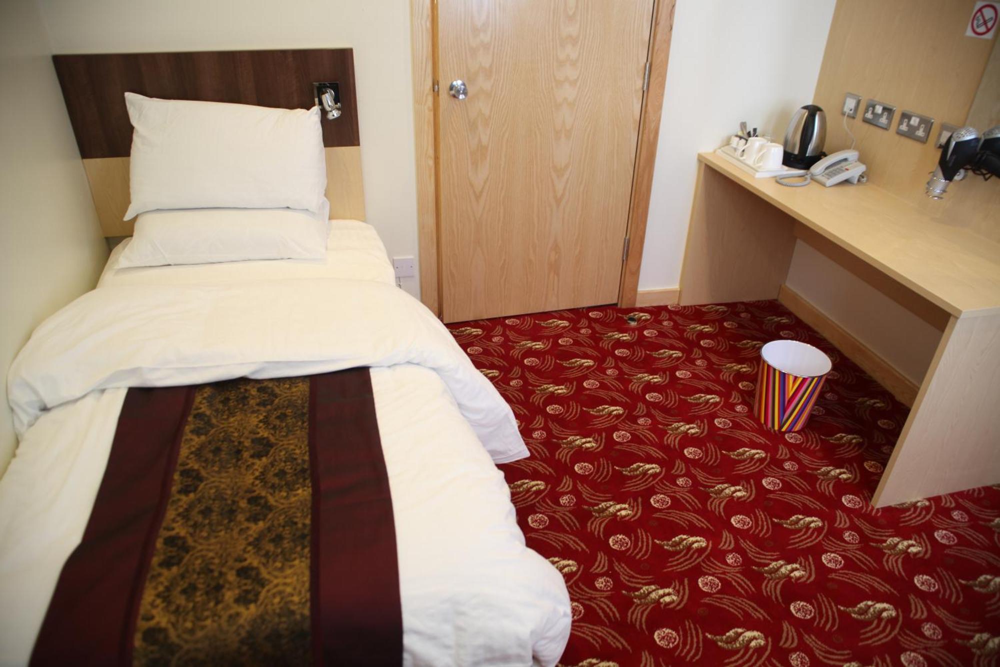 Cambridge Hotel Хъдърсфийлд Стая снимка