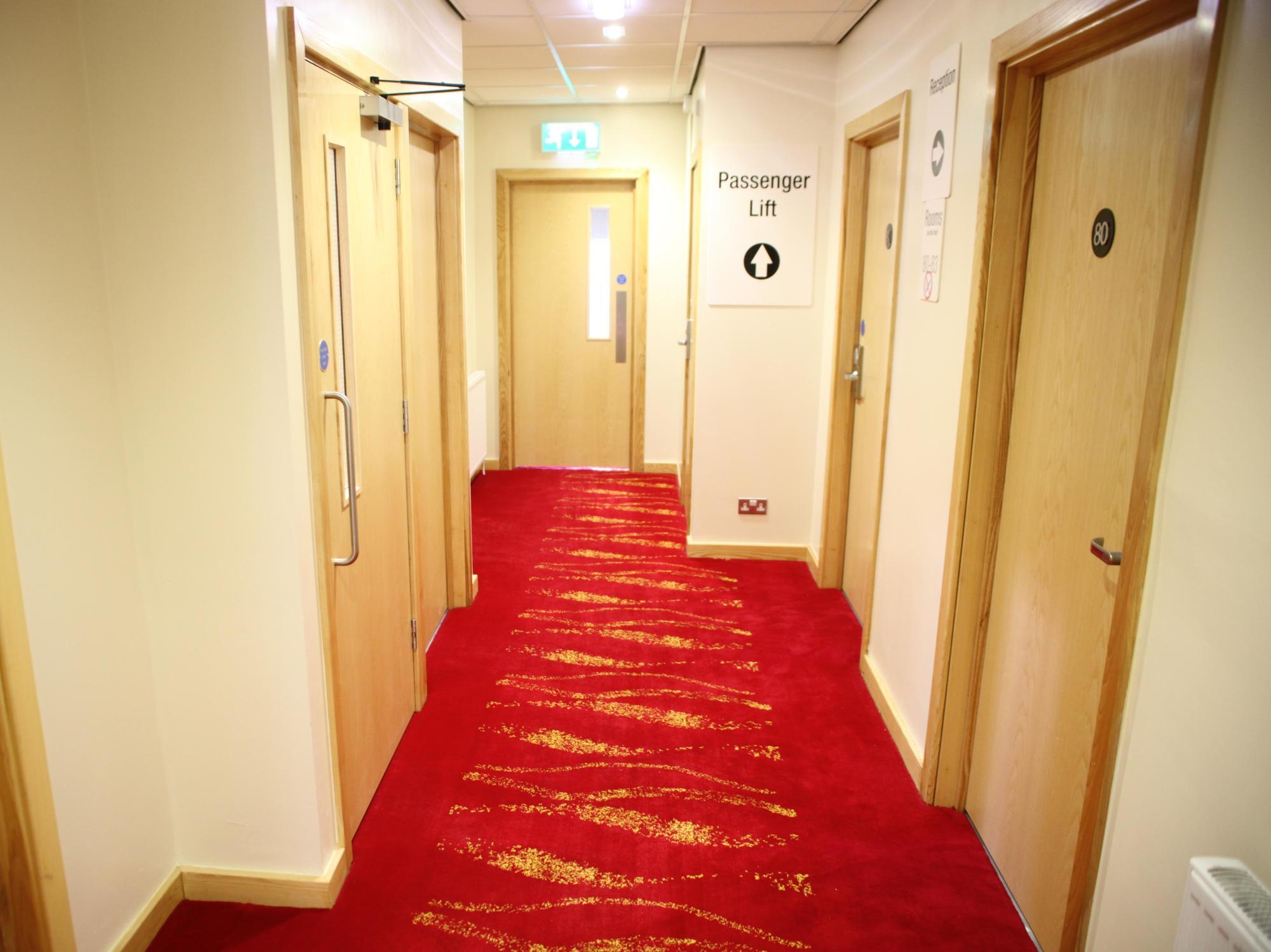 Cambridge Hotel Хъдърсфийлд Екстериор снимка