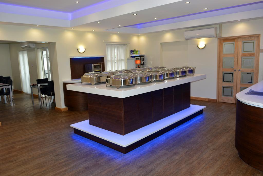 Cambridge Hotel Хъдърсфийлд Екстериор снимка