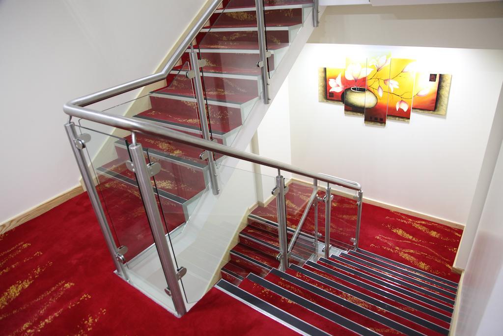 Cambridge Hotel Хъдърсфийлд Екстериор снимка
