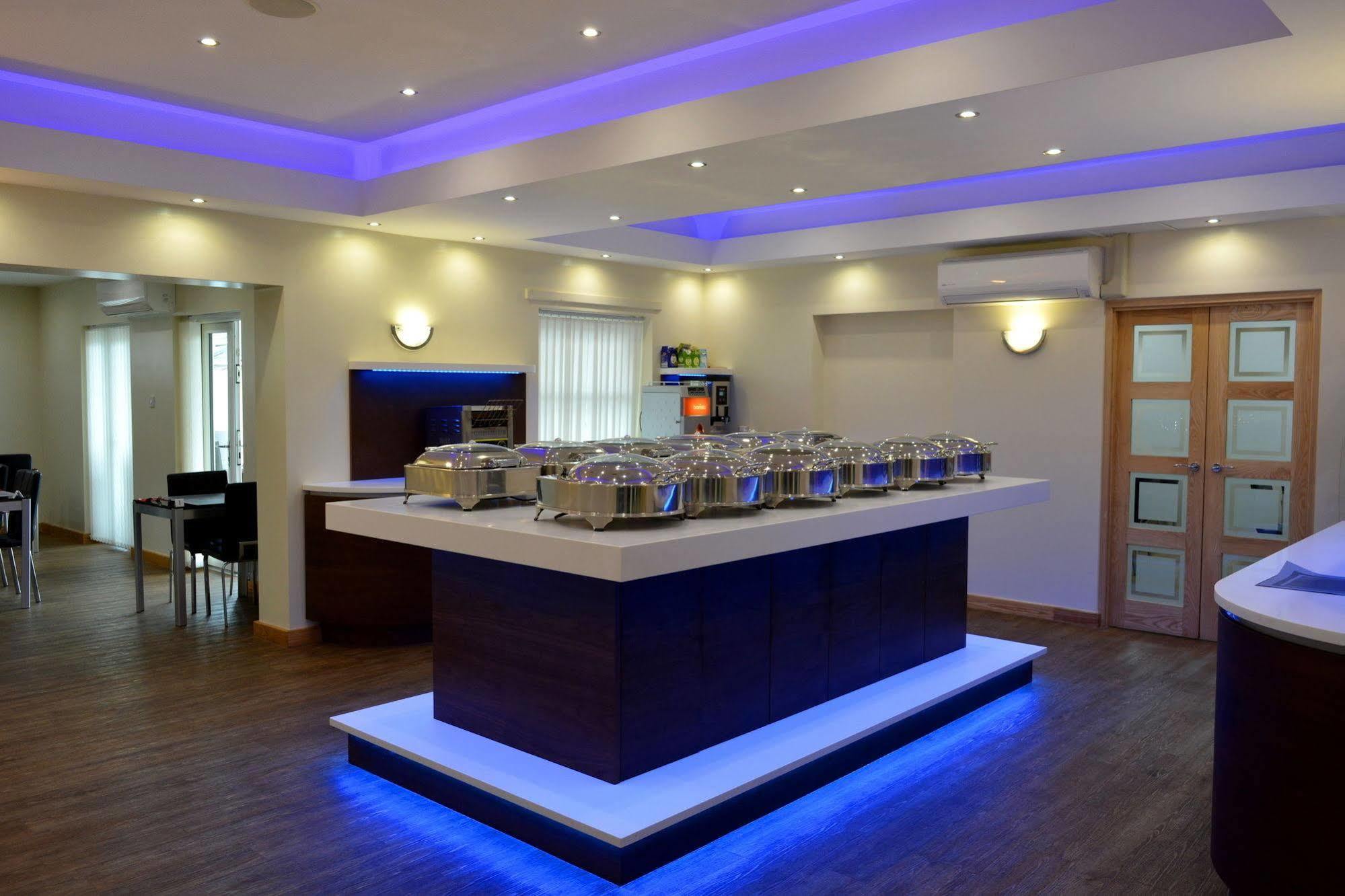 Cambridge Hotel Хъдърсфийлд Екстериор снимка