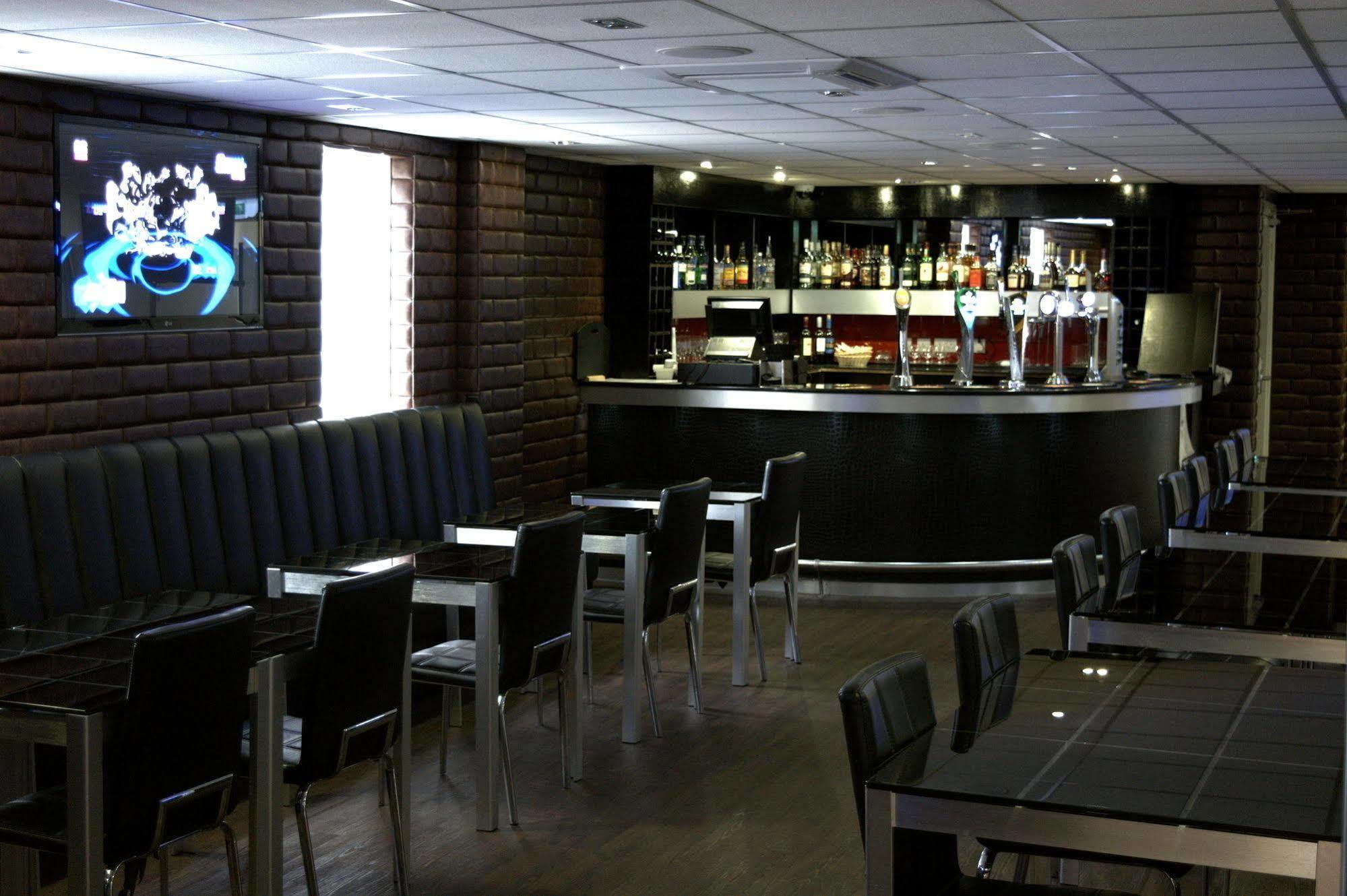 Cambridge Hotel Хъдърсфийлд Екстериор снимка