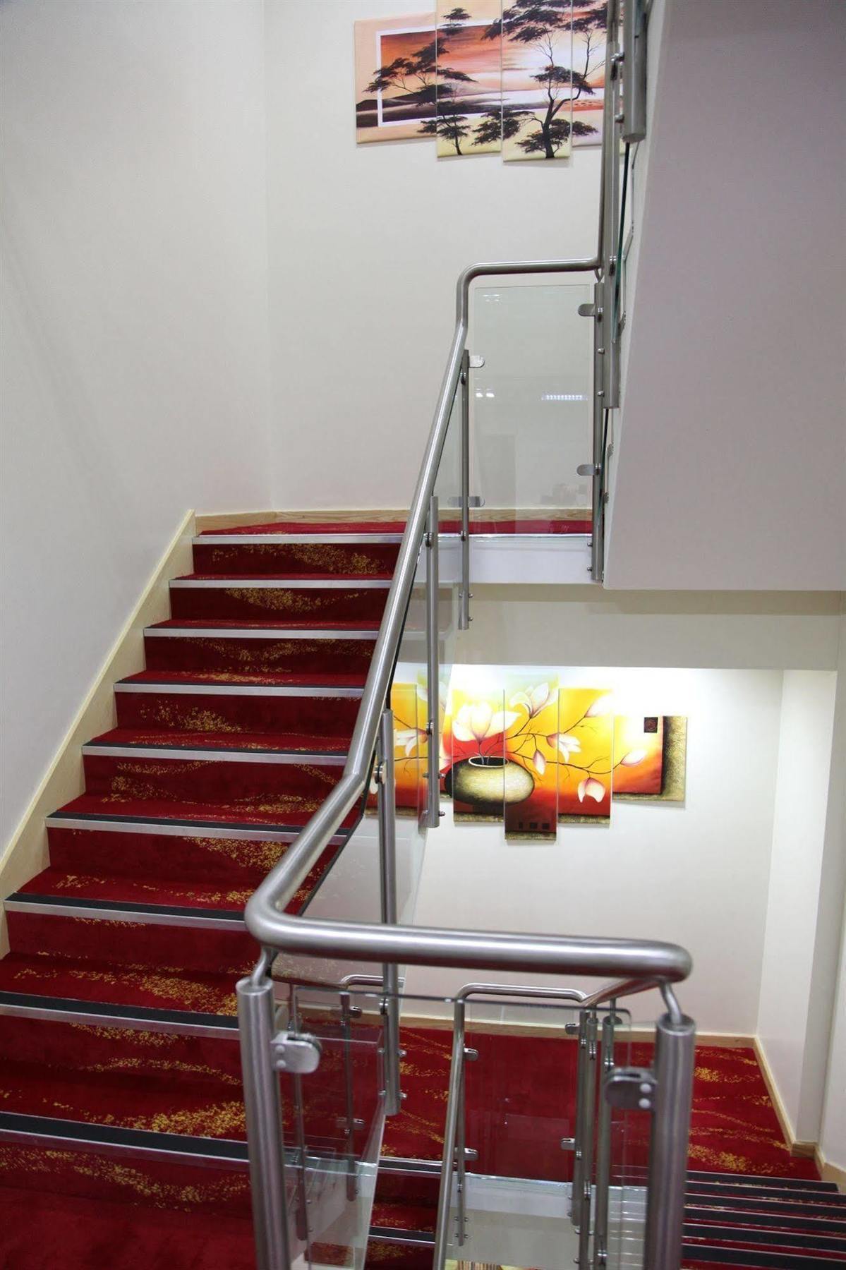 Cambridge Hotel Хъдърсфийлд Екстериор снимка